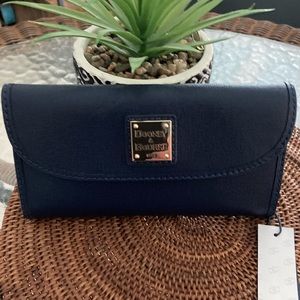BRAND NEW DOONEY & BOURKE CONTINENTAL CLUTCH in Marine